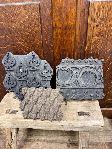 Antique carved wooden - 3x,